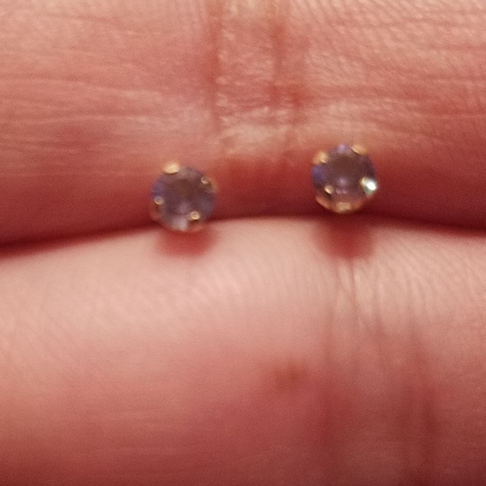 14k Tanzanite stud